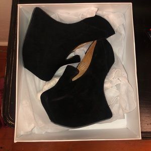 Black suede 6.5 Jeffrey Campbell Blyke